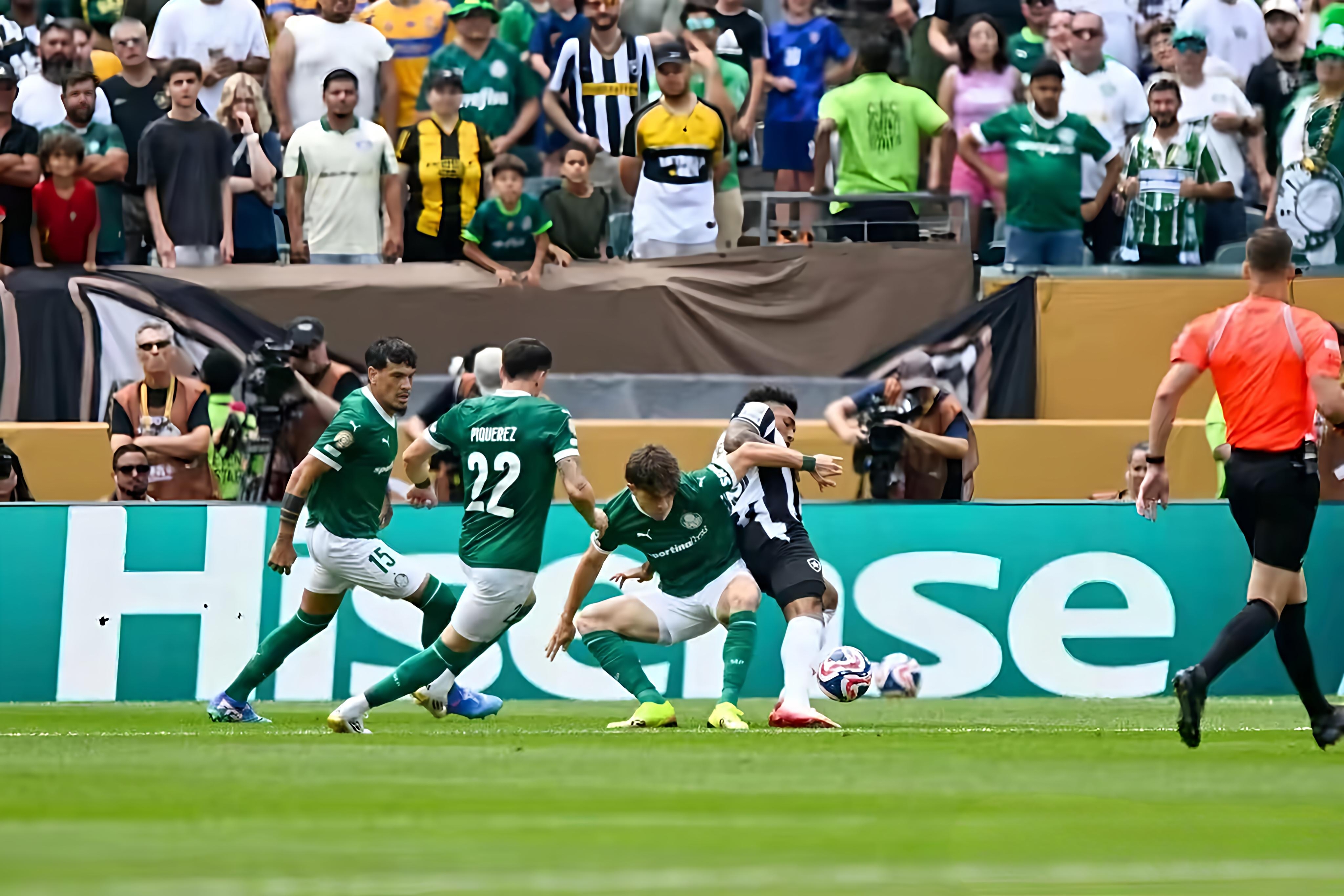 这场足球比赛精彩纷呈,比赛双方均使出了浑身解数 这场足球比赛精彩纷呈,比赛双方均使出了浑身解数